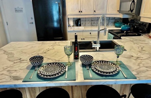 Kaslo Condo | LAKEFRONT LUXURY CONDO.