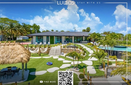 Ludlam House | Lakefront Luxury Retreat – 7BR Paradise Escape