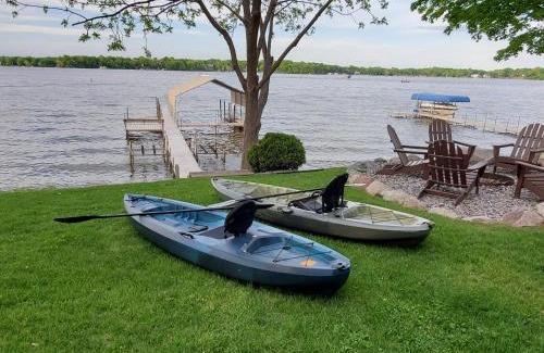 Mound House | Lakefront Luxury