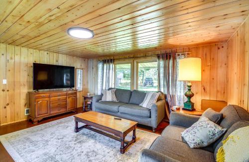 Emily House | Lakefront Minnesota Escape with Fire Pit and Boat Dock