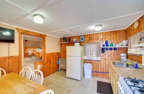Newberry Apartment | Lakefront Newberry Studio w/Fire Pit!