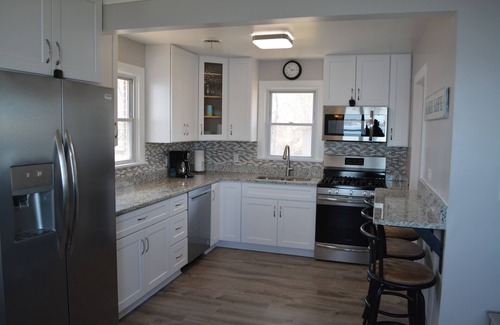 Pistakee Highlands Cottage | Lakefront, Newly Renovated, Tranquil Getaway, Free Water Sports