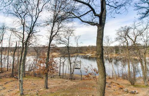Lake Shore House | Lakefront Nisswa Home with Deck and Screened Porch
