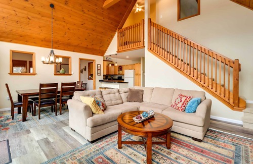 Pocono Lake House | Lakefront Poconos Family Home w/Pool Access