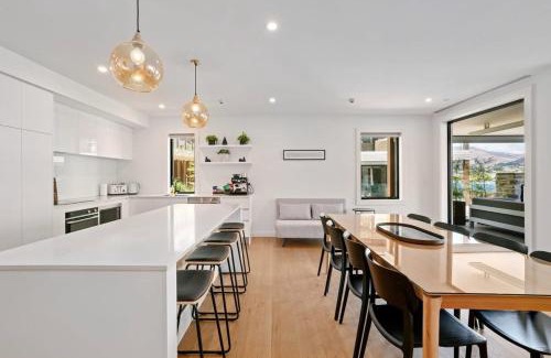 Wanaka Apartment | Lakefront Premier - 3 Bedroom
