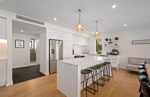 Wanaka Apartment | Lakefront Premier
