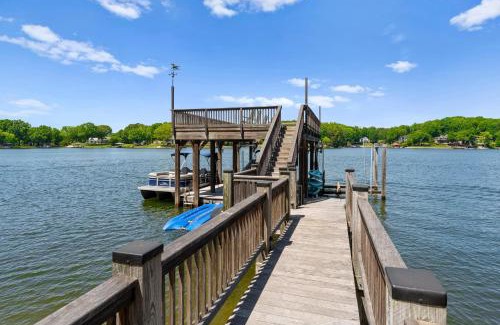 Mount Mourne House | Lakefront Private DockBeach Game Room Sunset Shores Resort: The Grand House