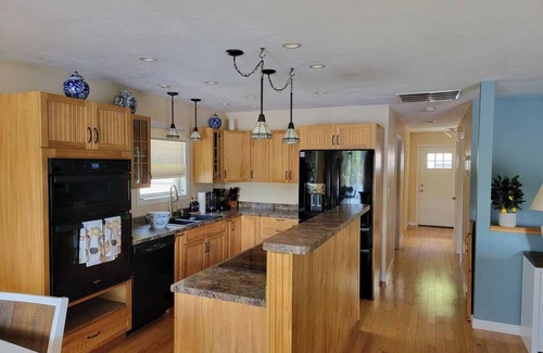 Charlton House | Lakefront : private dock, kayak, fire pit, boat rental & tubing option for kids