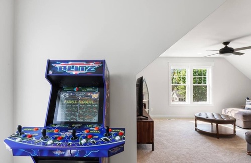 Delavan Lake House | Lakefront Property! Includes 3 Homes + Hot tub!