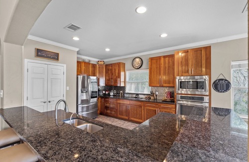 Leander House | Lakefront Retreat and Boat Dock-Lake Travis near Volente
