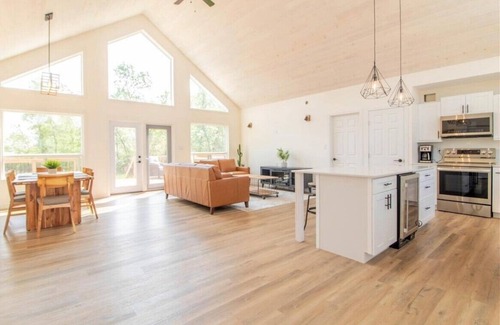 Gimli Cottage | Lakefront retreat in Gimli, Manitoba!