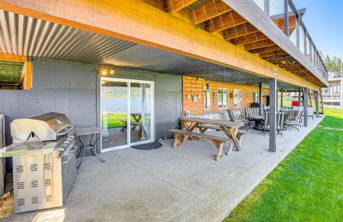 Tumtum House | Lakefront Retreat with Kayaks, Paddle Boards and Deck!
