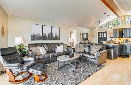 Tumtum House | Lakefront Retreat with Kayaks, Paddle Boards and Deck!
