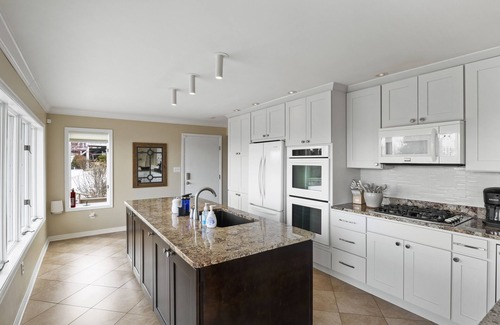 Holcomb House | Lakefront Retreat with Breathtaking Views!