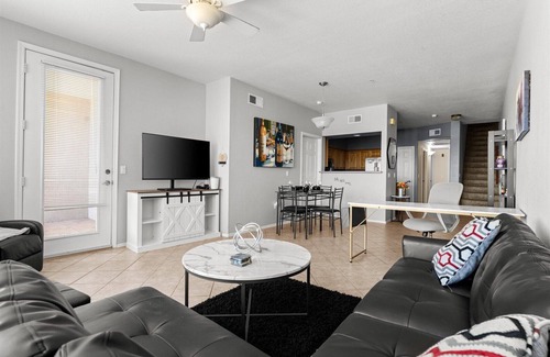 Tempe Condo | Lakefront Serenity | Tempe Lake | Pool | Pet Friendly