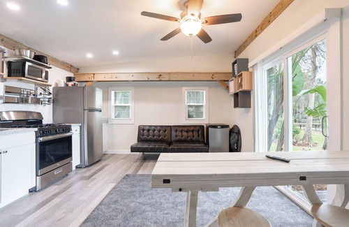 Lutz House | Lakefront Studio - Cozy - Stunning Views