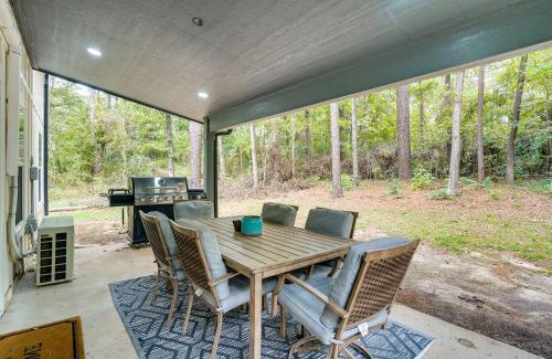 Lone Star House | Lakefront Texas Abode with Kayaks, Fire Pit and Patio!