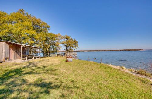 Quinlan House | Lakefront Texas Gem with Indoor Pool and Water Access