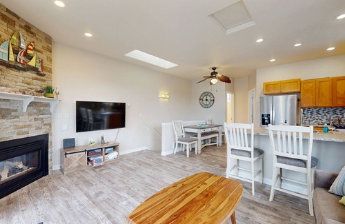 Lincoln City House | Lakefront townhome with electric grill, firepit, ping-pong table, & shared dock