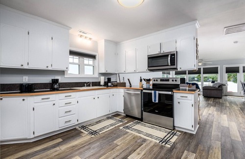 Claremont House | Lakefront, two bedroom, full bath. Relax, swim, kayak & fish on Lake Lookout.