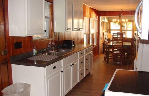 Champlain Cottage | Lakefront vacation rental