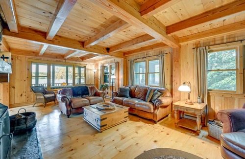 Westhampton House | Lakefront Westhampton Cabin with Beach and Kayaks!