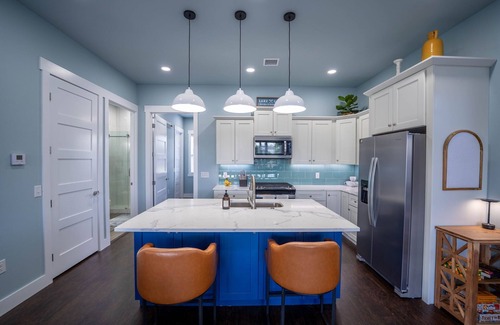 Vinita House | Lakehouse/3 bd/2bath/sleeps 10/neighborhood pool