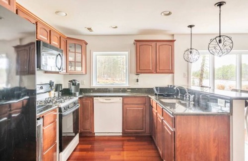 Marlton House | Lakehouse with Gorgeous View - Family Friendly!
