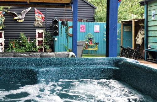 Beckingham House | Lakeland Lodge with private Hot Tub and fishing