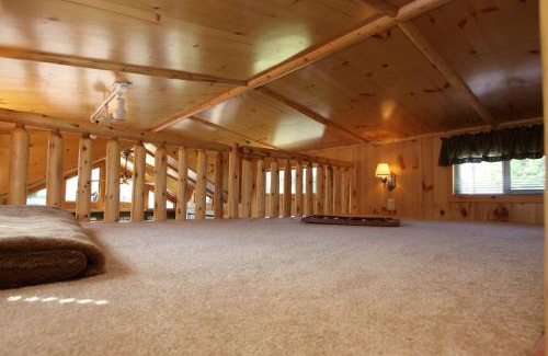 Milton Resort | Lakeland RV Campground Loft Cabin 1