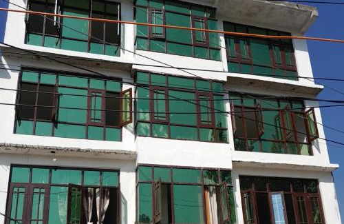 Dal Lake House | Lakes and peaks