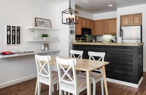 Lakeside Village Condo | Lakeside 1BR, 4-Min to Keystone Ski Resort!