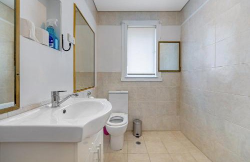 Koonawarra Apartment | Lakeside 3 Bedrooms House