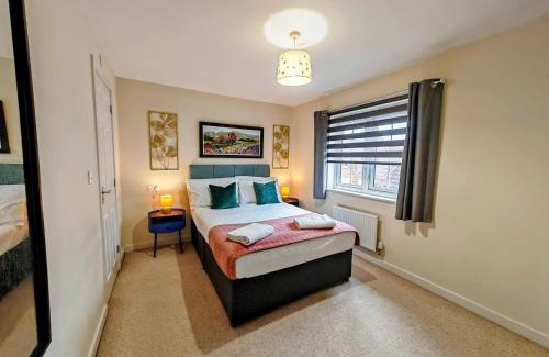 Eastleigh House | Lakeside: Argosy 3bed house 2bath parking M27 J5 Southampton Airport sleeps 6