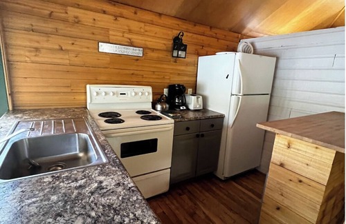 Frontenac Cottage | Lakeside Bliss & Adventure: Cozy Whippoorwill Cottage on Crow Lake!