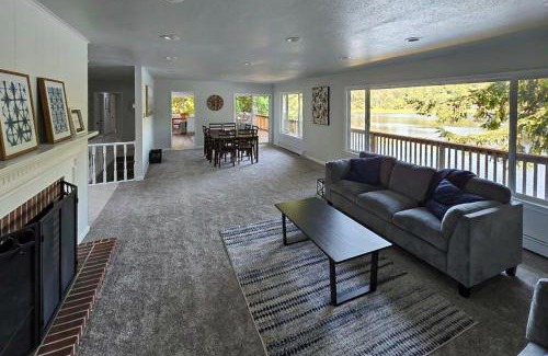 East Olympia House | Lakeside Bliss