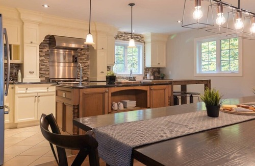 St-Adolphe-d'Howard Ski Chalet | Lakeside retreat, Firepit, Dock & Hot tub soak