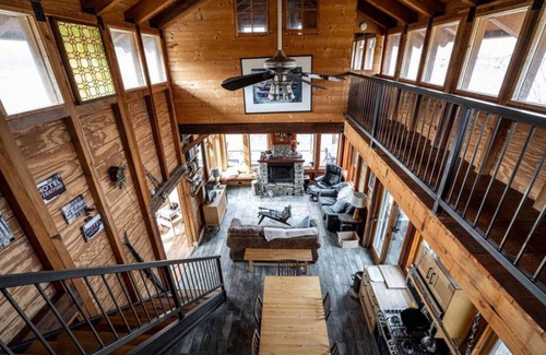 Cascade Cabin | Lakeside Cabin Retreat Relax at Private Lake House!