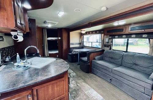 Bridgeport House | Lakeside Camper that Sleeps 8!