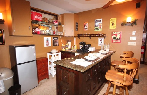 Stony Run Bed & Breakfast | Lakeside Carriage House at Leaser Lake B and B - cozy, comfortable, country