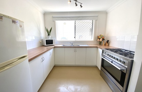 Baldivis Cottage | Lakeside Charm: Spacious 2 Bedroom Cottage On Flower Farm Surrounded By Nature