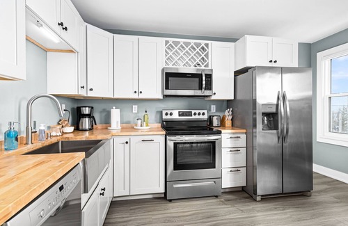 Lakeside - Lester Park Apartment | Lakeside Condo | Minutes from Downtown Duluth