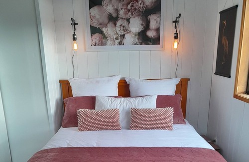 Rotoma Apartment | LAKESIDE COSY STUDIO