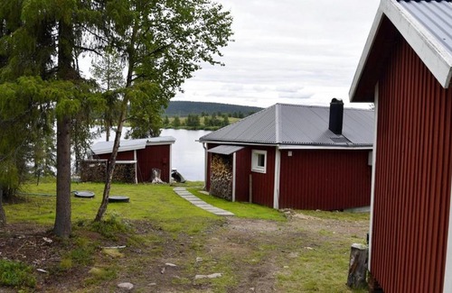 Skaulo House | Lakeside cottage in Lapland with great view