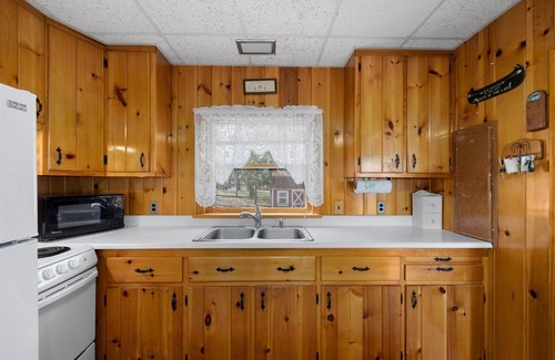 Cold Brook Cabin | LAKESIDE COTTAGE - “NEW” Waterfront Vacation Rental, Full Lake Access, Kayaks