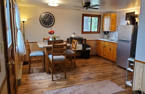 Spooner Cottage | Lakeside Cottage!