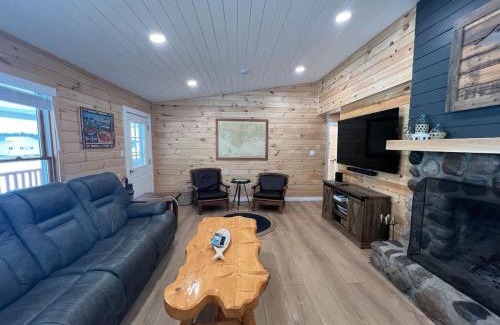Cedarville House | 'Lakeside' Cottage with porch and sandy beach