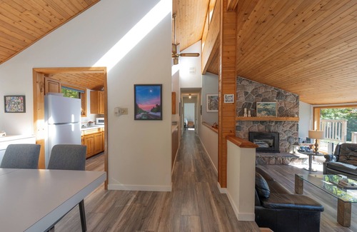Torrance House | Lakeside Escape in Muskoka