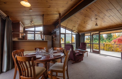 Wanaka Cottage | Lakeside Escape - Wanaka Holiday Bach