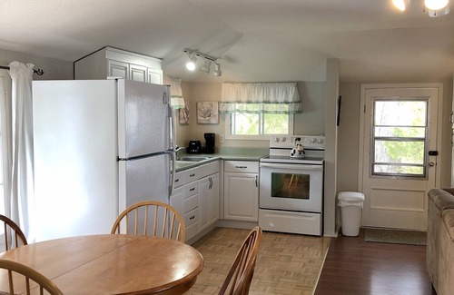Leeds and the Thousand Islands Cottage | Lakeside Getaway - Charleston
